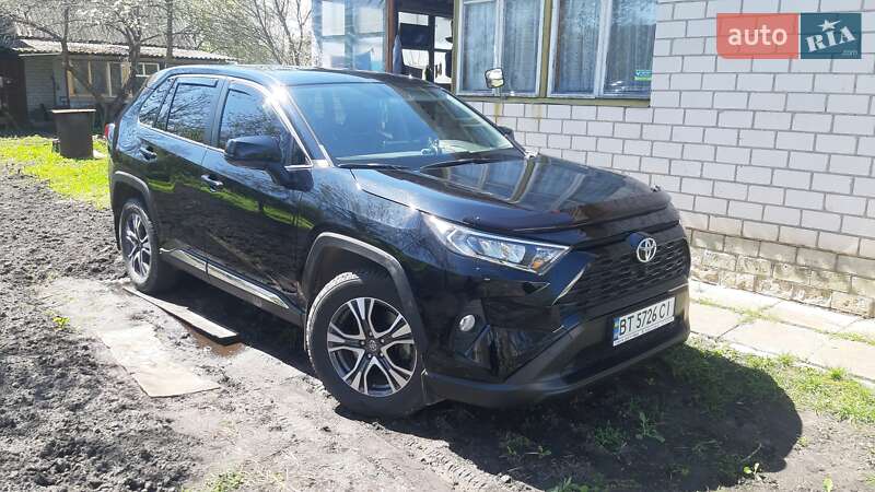 Внедорожник / Кроссовер Toyota RAV4 2020 в Ровно