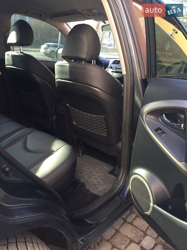 Внедорожник / Кроссовер Toyota RAV4 2006 в Трускавце