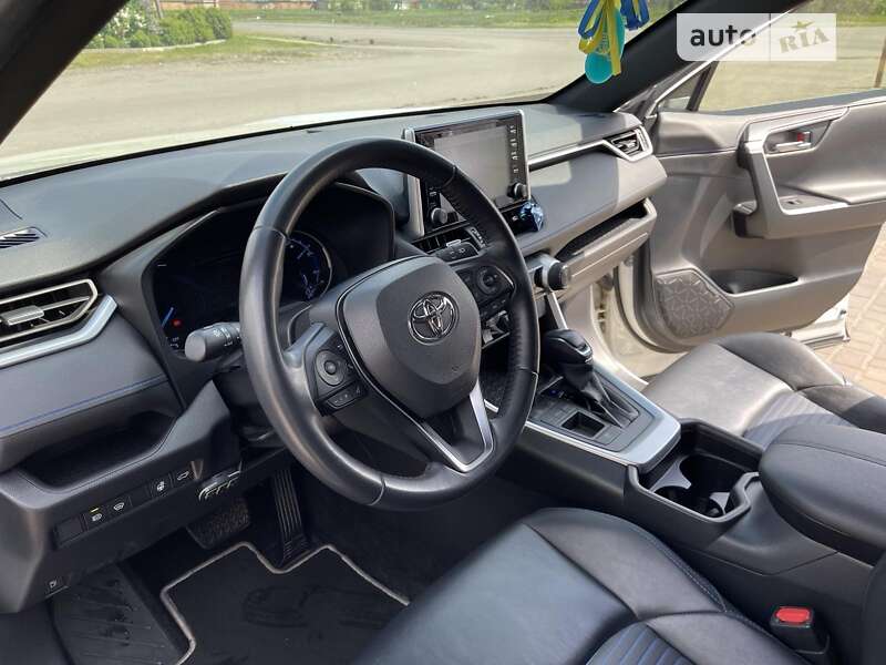 Внедорожник / Кроссовер Toyota RAV4 2018 в Знаменке