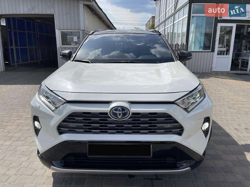Внедорожник / Кроссовер Toyota RAV4 2018 в Знаменке