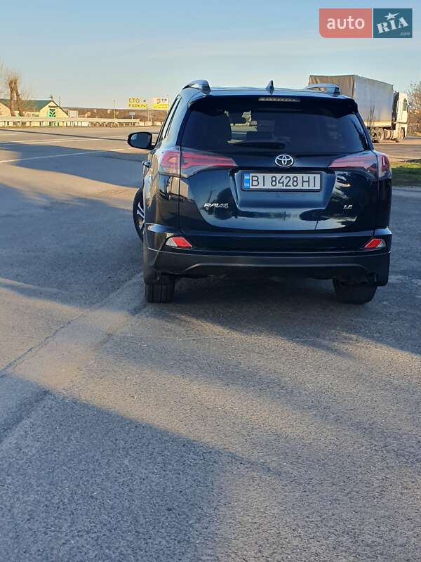 Позашляховик / Кросовер Toyota RAV4 2018 в Полтаві