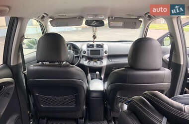 Позашляховик / Кросовер Toyota RAV4 2010 в 