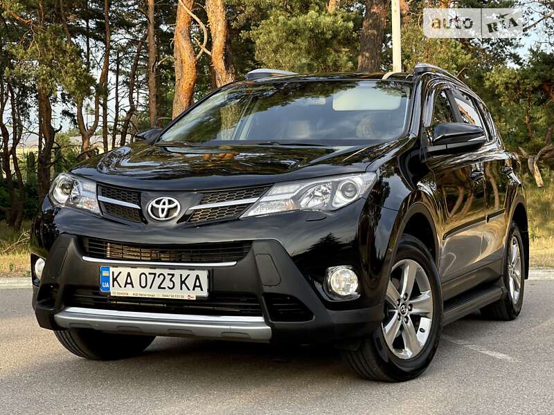 Внедорожник / Кроссовер Toyota RAV4 2015 в 