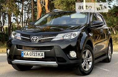 Внедорожник / Кроссовер Toyota RAV4 2015 в 