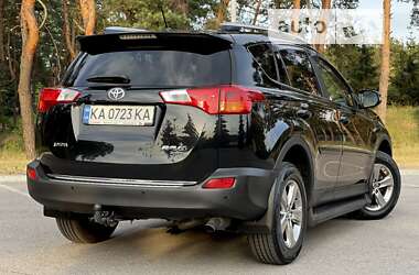 Внедорожник / Кроссовер Toyota RAV4 2015 в 