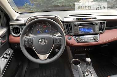 Внедорожник / Кроссовер Toyota RAV4 2015 в 