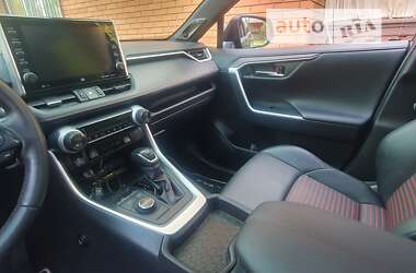 Позашляховик / Кросовер Toyota RAV4 2021 в 