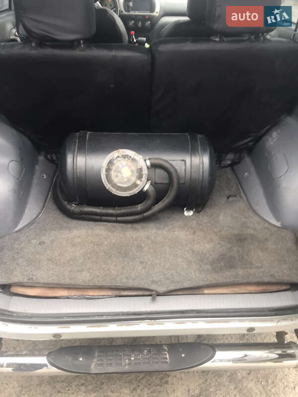 Позашляховик / Кросовер Toyota RAV4 2002 в Володимирці