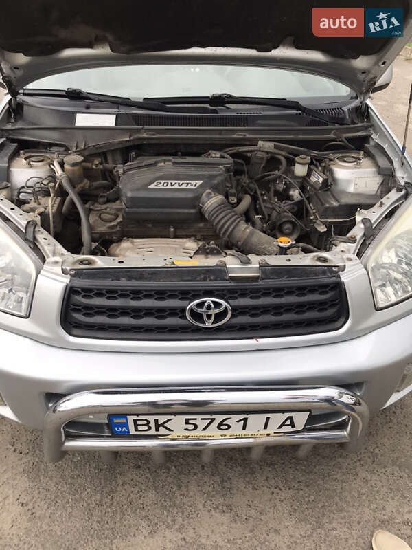 Позашляховик / Кросовер Toyota RAV4 2002 в Володимирці