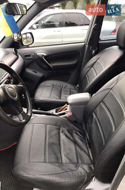 Внедорожник / Кроссовер Toyota RAV4 2002 в Киеве