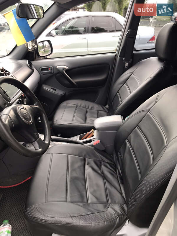 Позашляховик / Кросовер Toyota RAV4 2002 в Володимирці