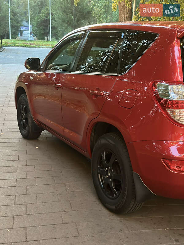 Внедорожник / Кроссовер Toyota RAV4 2010 в Киеве