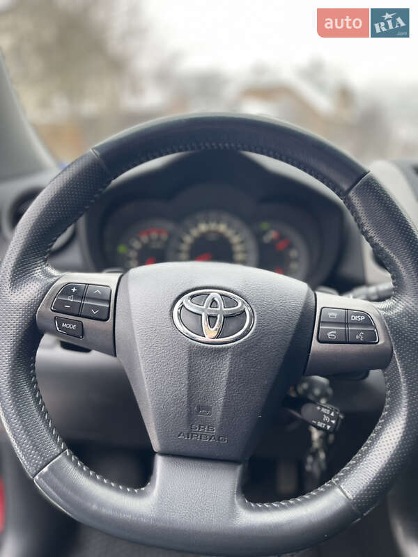 Внедорожник / Кроссовер Toyota RAV4 2010 в Киеве