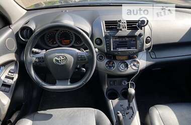 Внедорожник / Кроссовер Toyota RAV4 2010 в Ровно