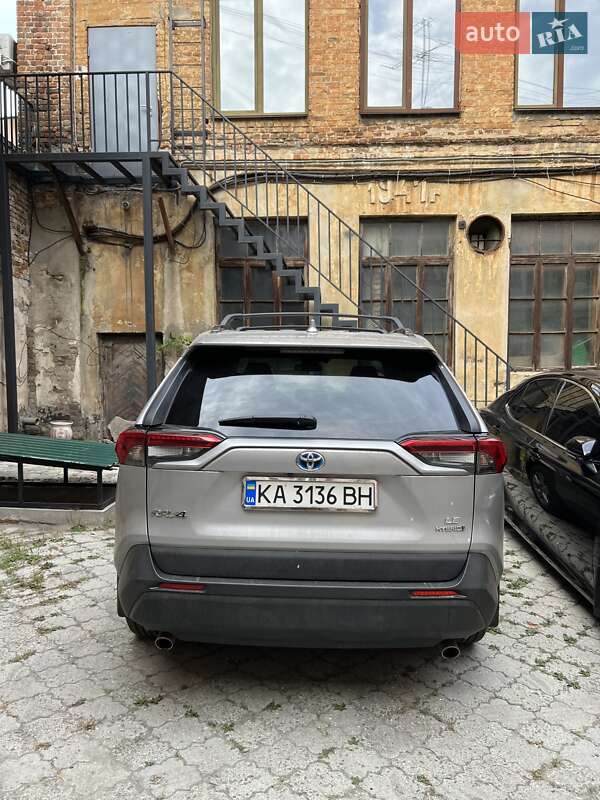 Внедорожник / Кроссовер Toyota RAV4 2019 в Киеве