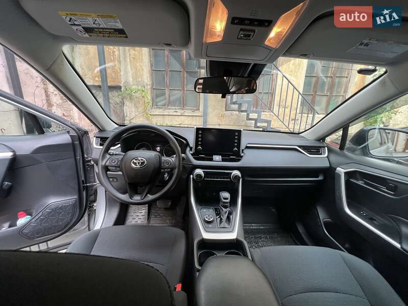 Внедорожник / Кроссовер Toyota RAV4 2019 в Киеве