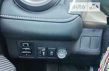 Позашляховик / Кросовер Toyota RAV4 2015 в Мукачевому