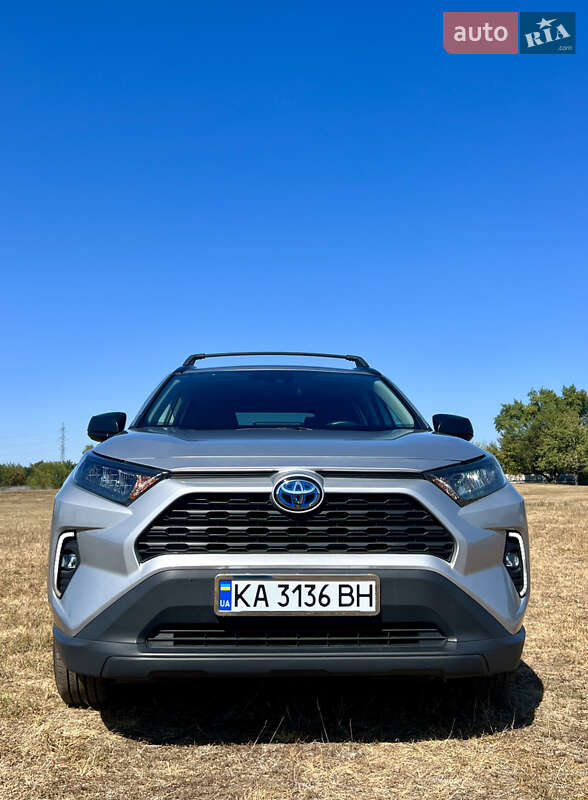 Внедорожник / Кроссовер Toyota RAV4 2019 в Киеве