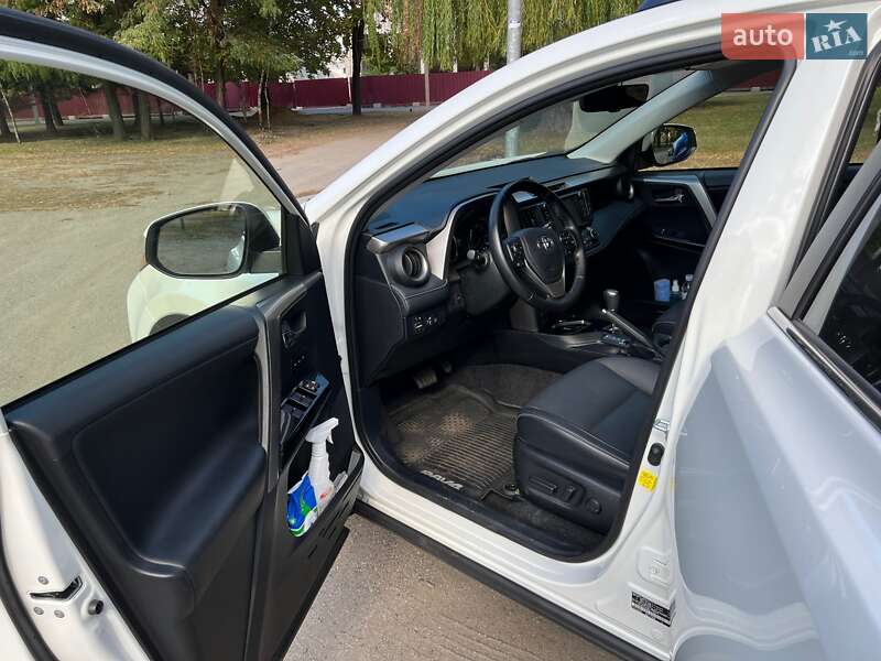Внедорожник / Кроссовер Toyota RAV4 2018 в Запорожье