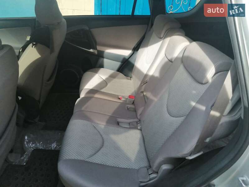 Позашляховик / Кросовер Toyota RAV4 2006 в Синельниковому