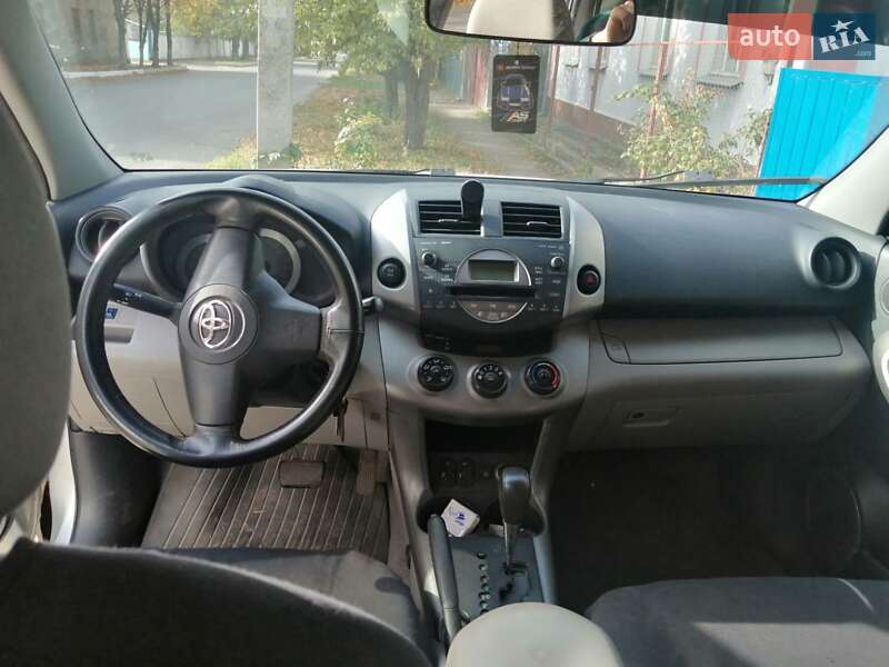 Позашляховик / Кросовер Toyota RAV4 2006 в Синельниковому