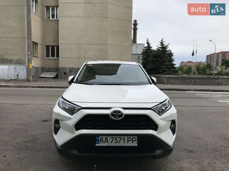 Позашляховик / Кросовер Toyota RAV4 2019 в Черкасах