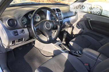 Внедорожник / Кроссовер Toyota RAV4 2002 в Черновцах