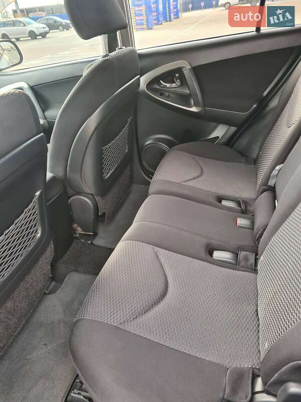 Внедорожник / Кроссовер Toyota RAV4 2012 в Киеве