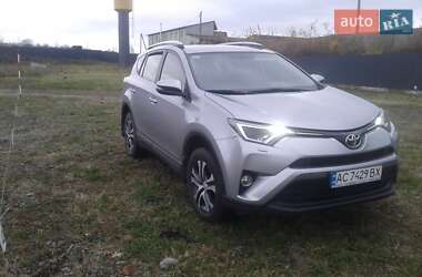 Внедорожник / Кроссовер Toyota RAV4 2017 в Луцке