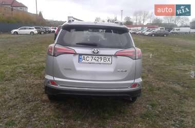 Внедорожник / Кроссовер Toyota RAV4 2017 в Луцке