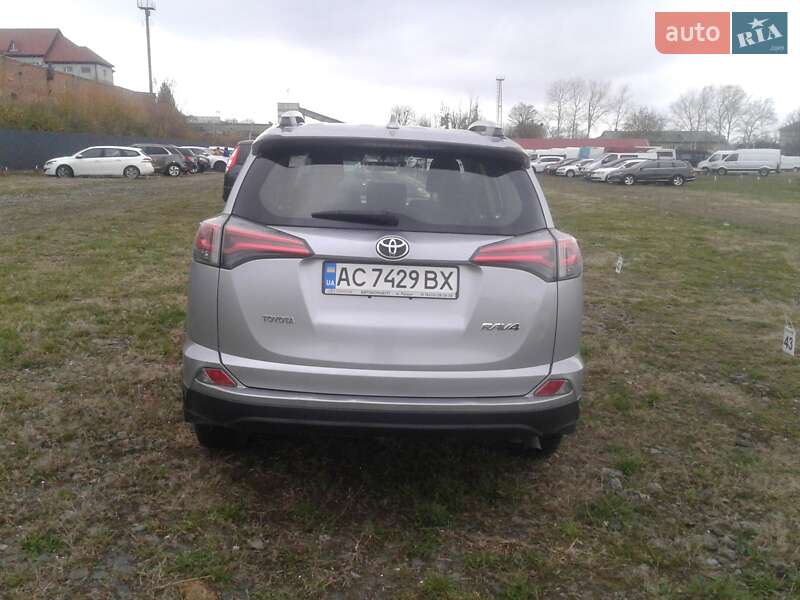 Позашляховик / Кросовер Toyota RAV4 2017 в Луцьку