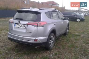 Внедорожник / Кроссовер Toyota RAV4 2017 в Луцке