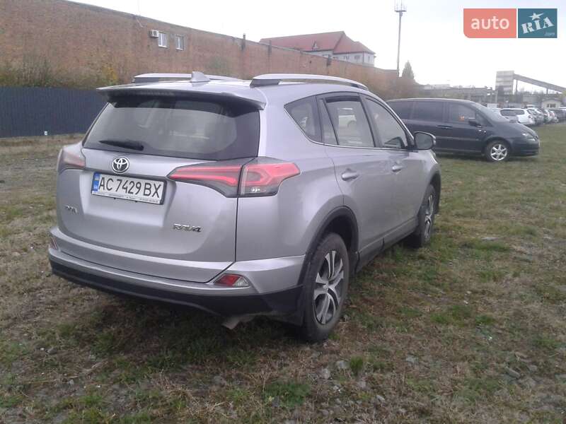 Позашляховик / Кросовер Toyota RAV4 2017 в Луцьку