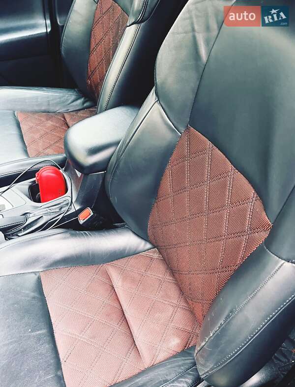 Внедорожник / Кроссовер Toyota RAV4 2017 в Киеве