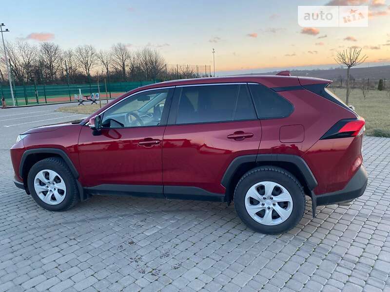 Внедорожник / Кроссовер Toyota RAV4 2019 в Хмельницком