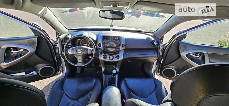 Позашляховик / Кросовер Toyota RAV4 2006 в Чернівцях