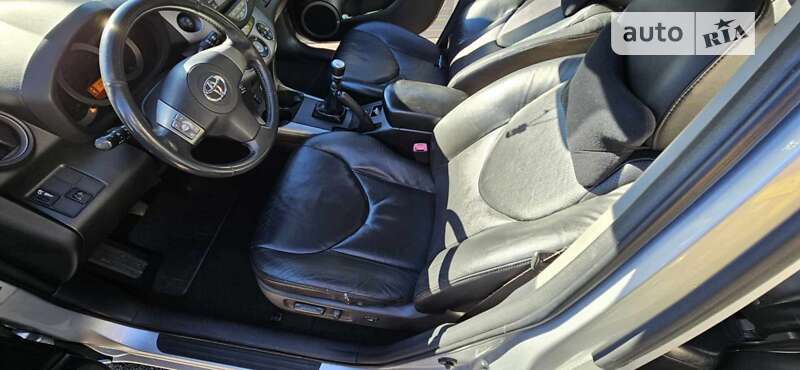 Позашляховик / Кросовер Toyota RAV4 2006 в Чернівцях
