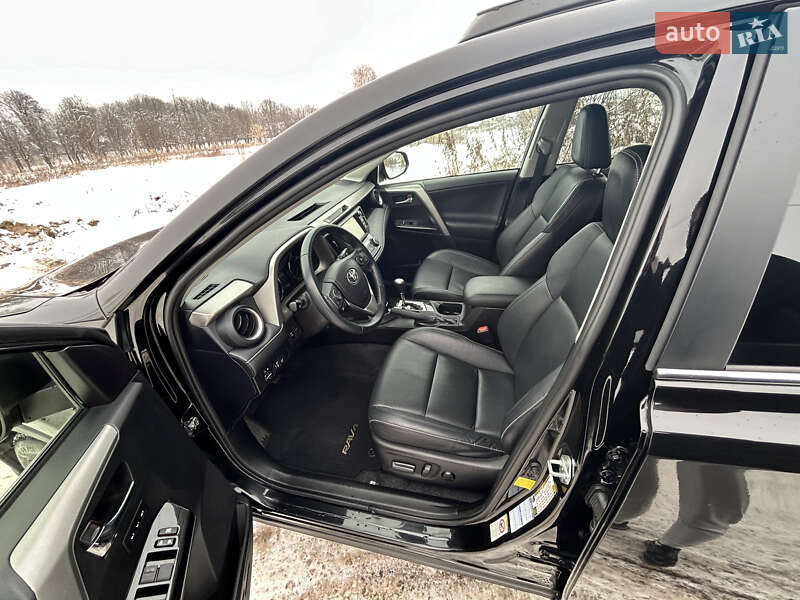 Внедорожник / Кроссовер Toyota RAV4 2016 в Яворове