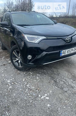 Внедорожник / Кроссовер Toyota RAV4 2016 в 