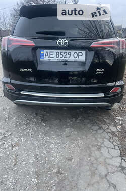 Внедорожник / Кроссовер Toyota RAV4 2016 в 