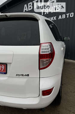 Позашляховик / Кросовер Toyota RAV4 2012 в Тячеві