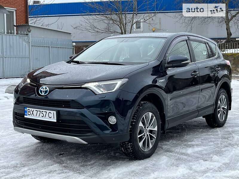 Обновленный кроссовер Toyota RAV4 2018