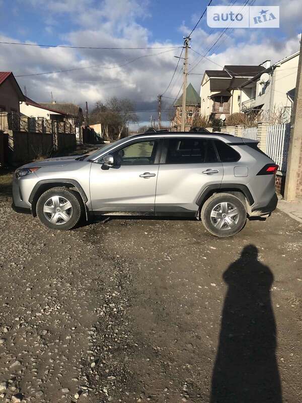 Внедорожник / Кроссовер Toyota RAV4 2019 в Чорткове