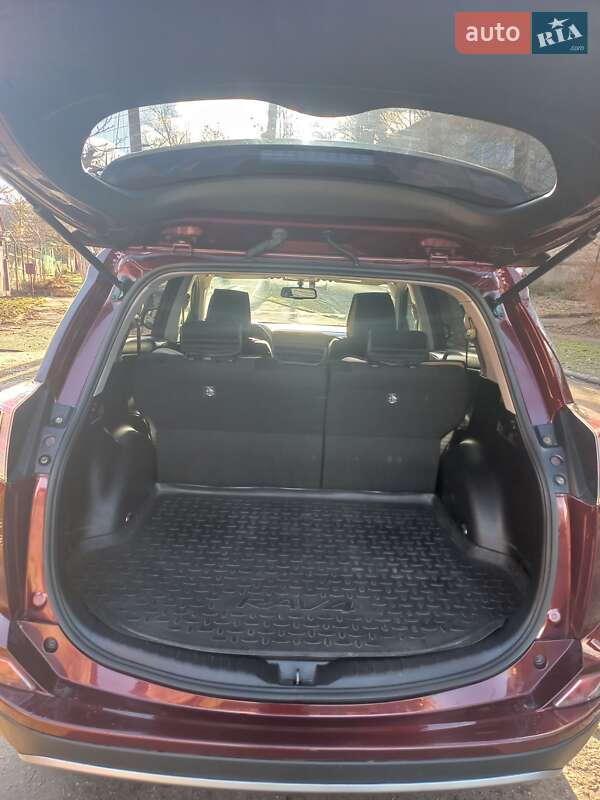 Позашляховик / Кросовер Toyota RAV4 2017 в Запоріжжі