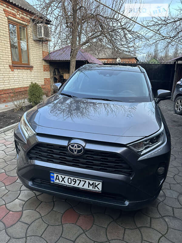 Внедорожник / Кроссовер Toyota RAV4 2020 в Богодухове