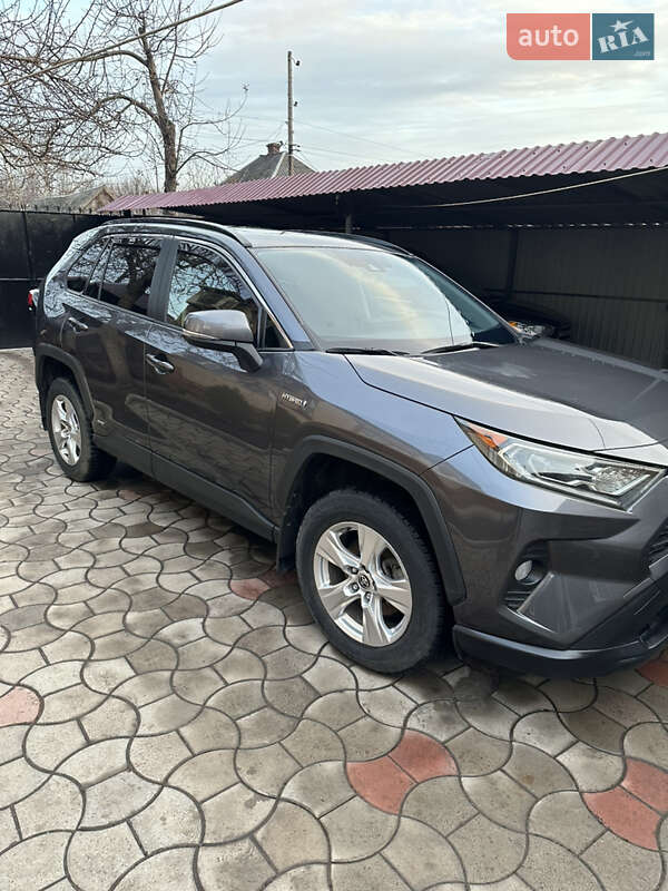 Внедорожник / Кроссовер Toyota RAV4 2020 в Богодухове
