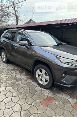 Внедорожник / Кроссовер Toyota RAV4 2020 в Богодухове