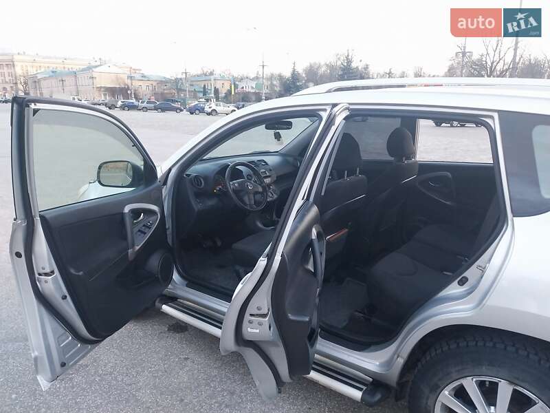 Позашляховик / Кросовер Toyota RAV4 2006 в Харкові