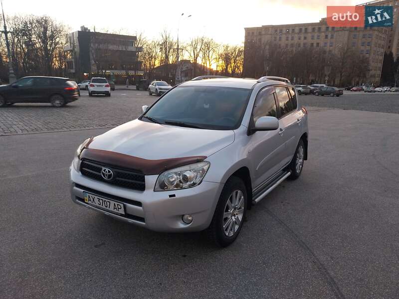 Позашляховик / Кросовер Toyota RAV4 2006 в Харкові