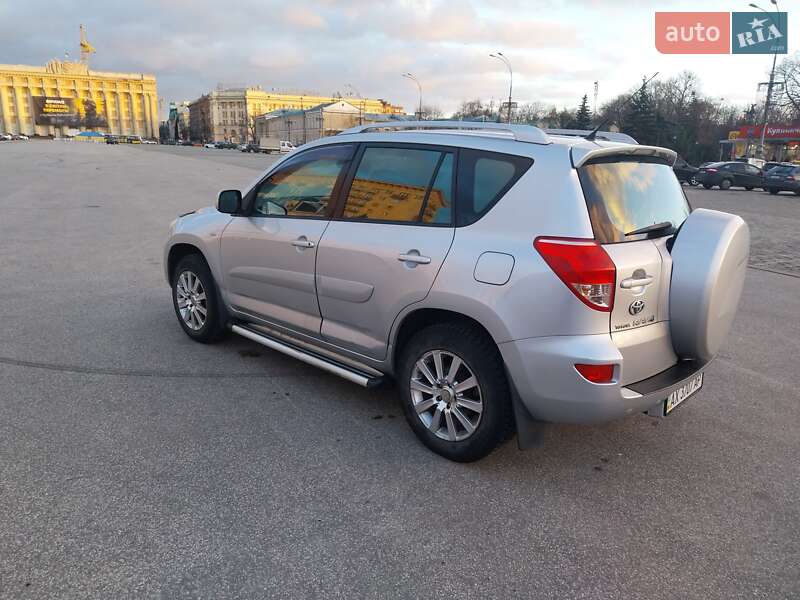 Позашляховик / Кросовер Toyota RAV4 2006 в Харкові